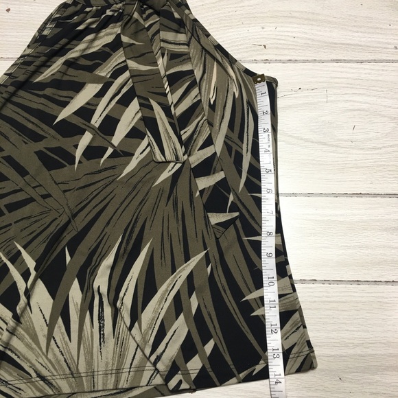 New York & Company Camu Print Halter Top Small

45#355 - Picture 5 of 6